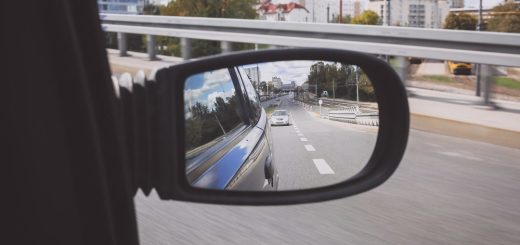 reflection_in_a_car_side_mirror-1000x667